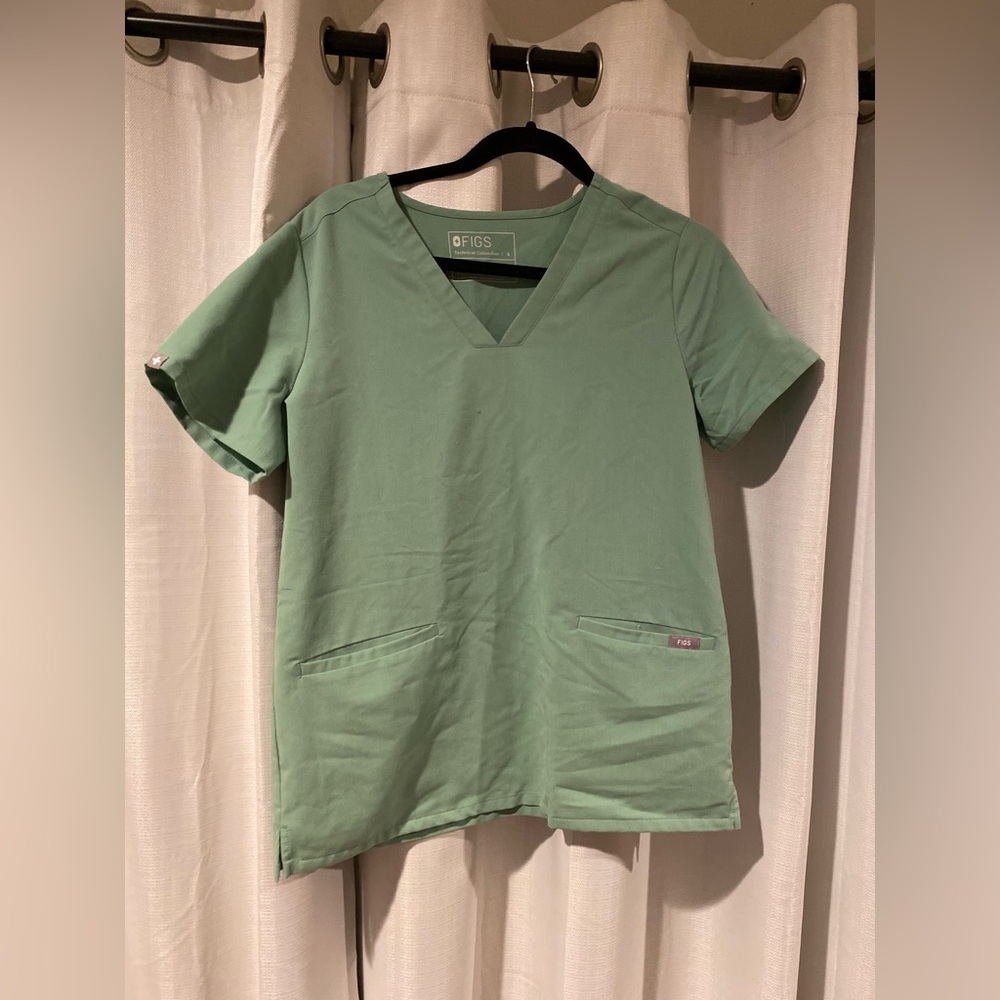 Women’s Jade Casma Three Pocket Scrub Top